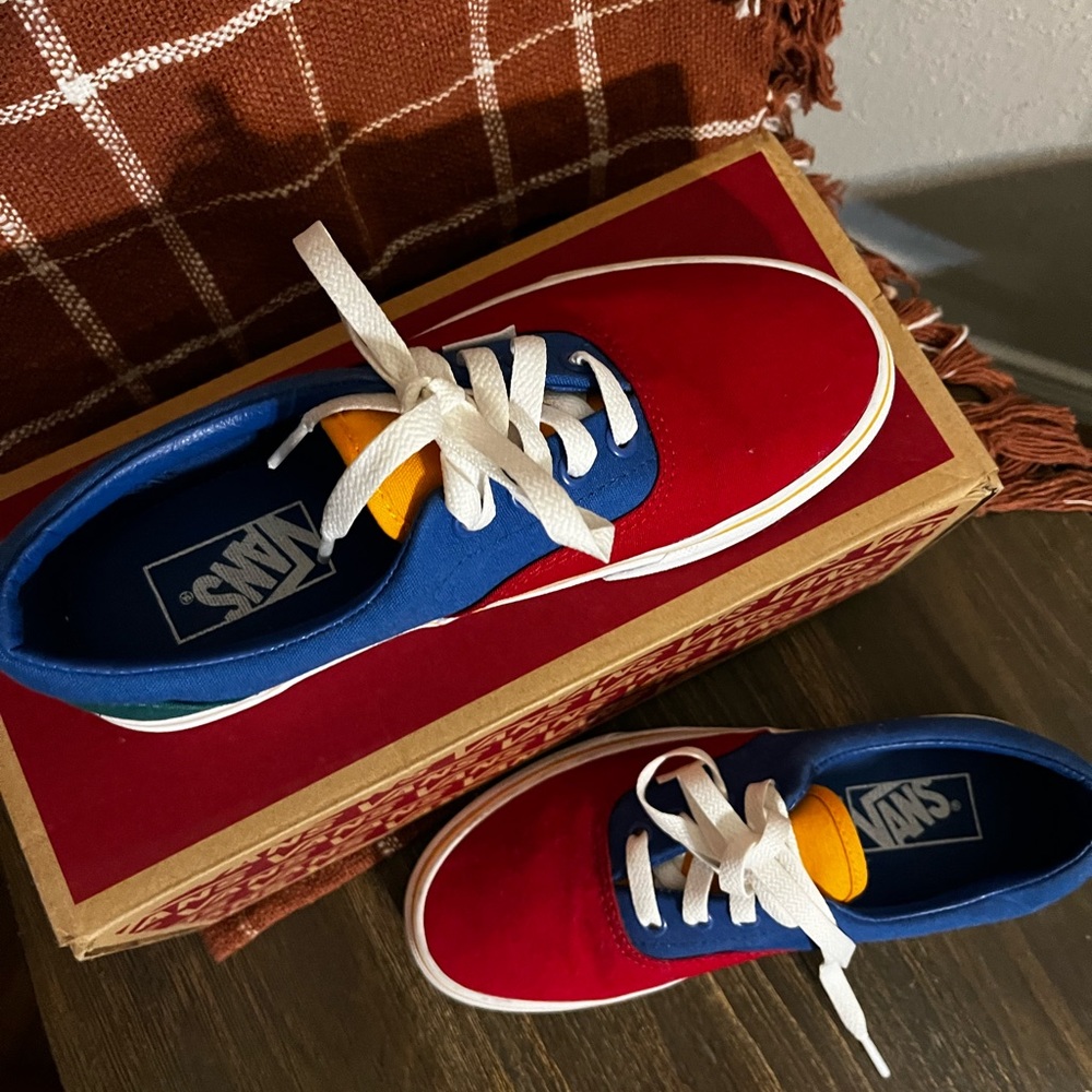 VANS - Picture 2 of 3